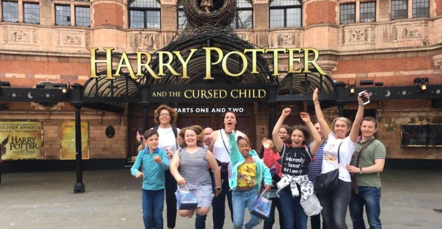 London: Harry Potter Movies Walking Tour (Kids Go Free) - Platform 9 ¾ shop stop: your best chance to make photos painless