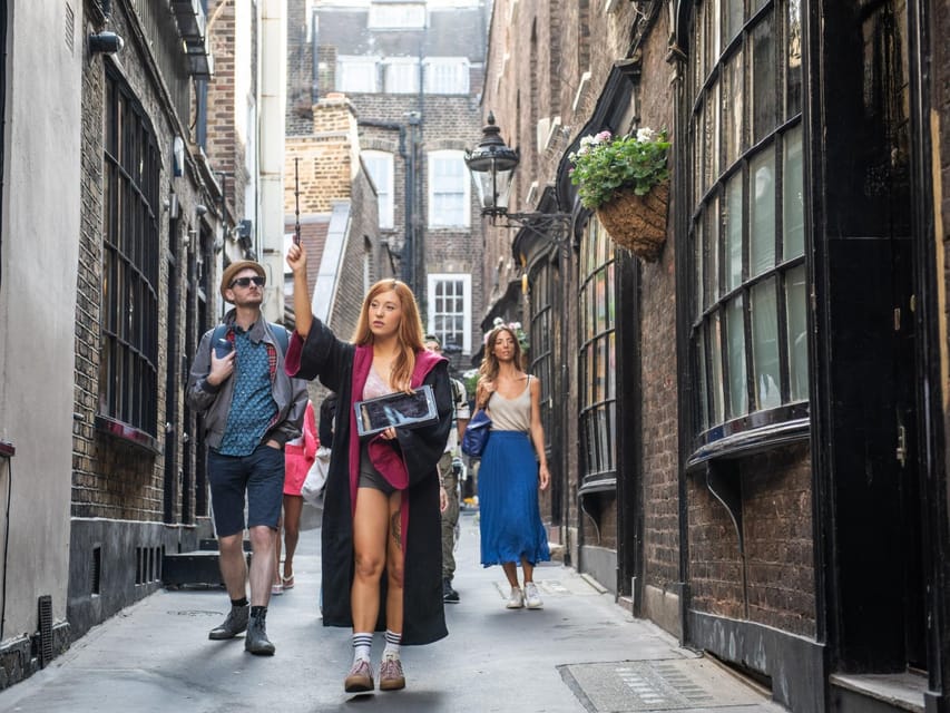 London: Harry Potter Tour & The London Dungeons Tour - Finding King’s Cross: Platform 9 3/4 Trolley Photos Need Early Planning
