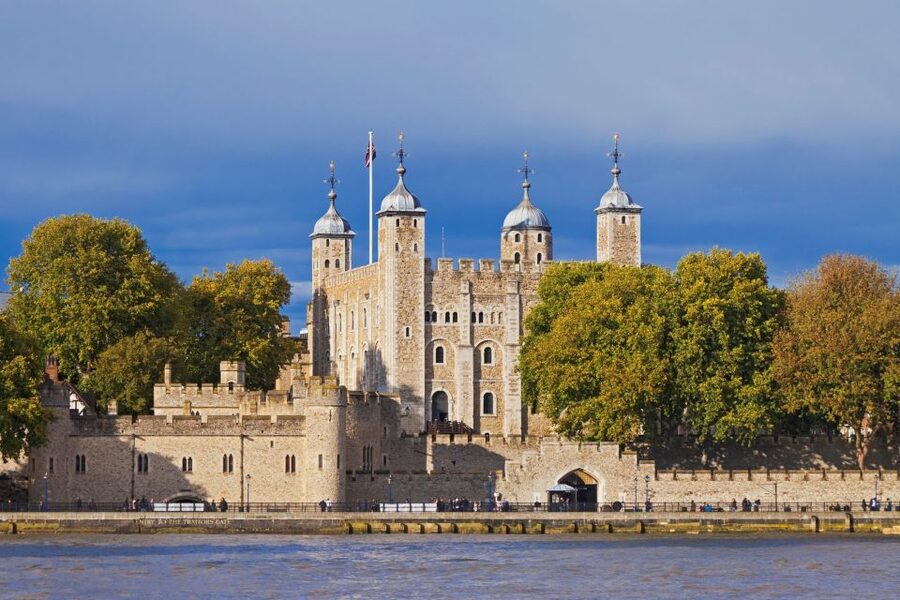 London: Harry Potter Walking Tour and Tower of London Entry - Cecil Court and House of Spells: short walks with big “that’s from the movie” moments