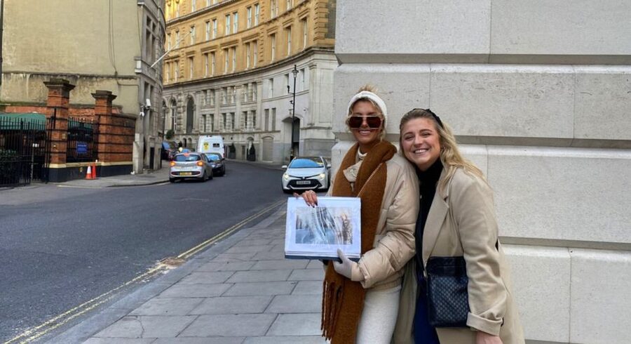 London: Harry Potter Walking Tour with Platform 9 3/4 - Piccadilly Circus to Palace Theatre: connect the franchise to the West End