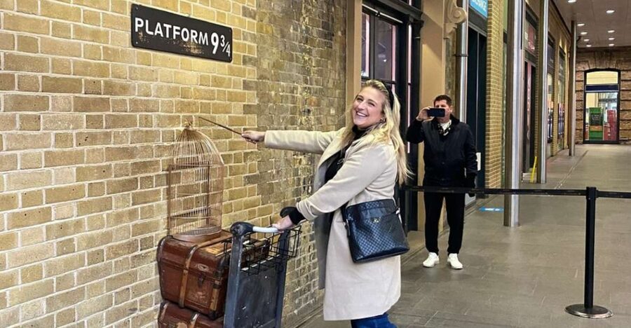 London: Harry Potter Walking Tour with Platform 9 3/4 - Guides set the tone: what to look for in your guide