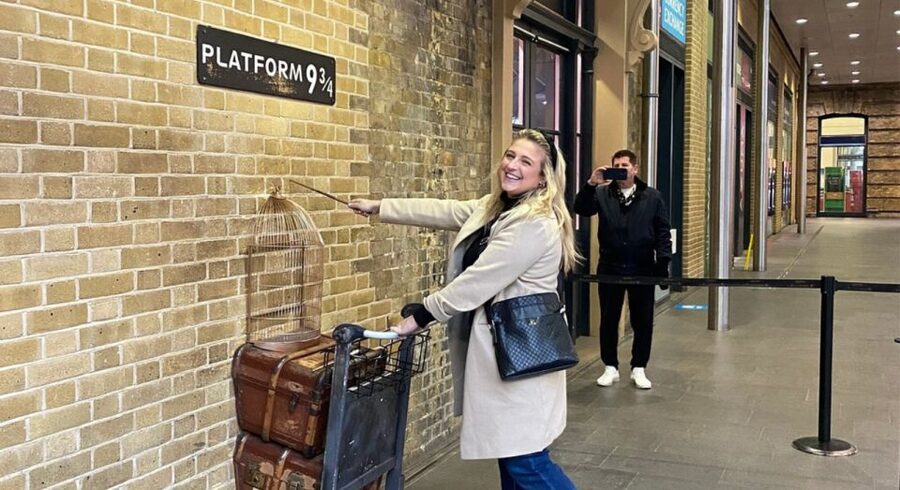 London: Harry Potter Walking Tour with Platform 9 3/4 - Ministry of Magic filming location and Great Scotland Yard: the tour’s warm-up