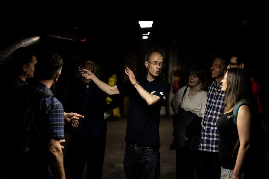 London: Hidden Baker Street Tube Station Tour - Entering the tour rhythm, meeting at Sherlock Holmes