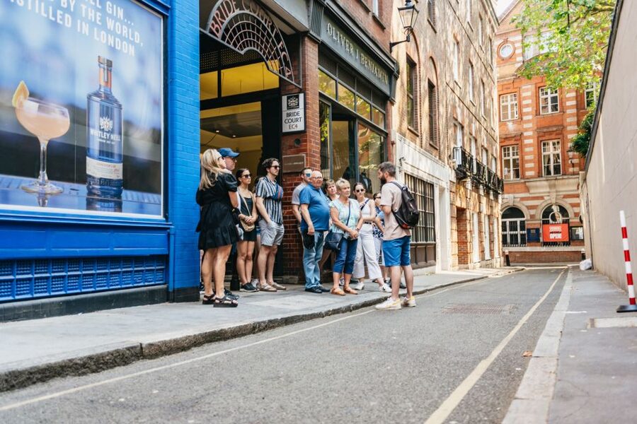London: Historic Pubs of Central London Walking Tour - Getting Oriented at St Paul’s (Exit 2 on Panyer Alley)
