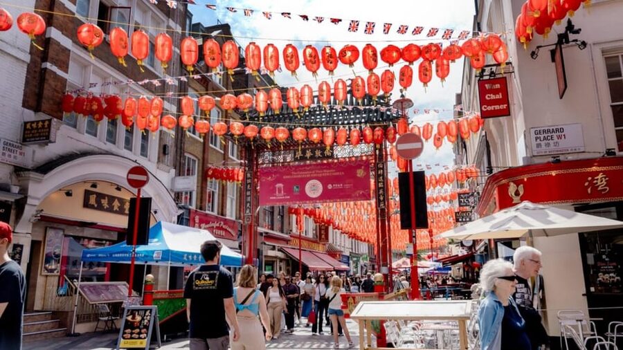 London: Hop-On Hop-Off Pass with Thames River Cruise 24 Hrs - Key highlights