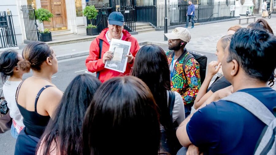 London: Hop-On Hop-Off Pass with Thames River Cruise 24 Hrs - Park and Palace Loop: Hyde Park, Kensington gardens, and shopping streets