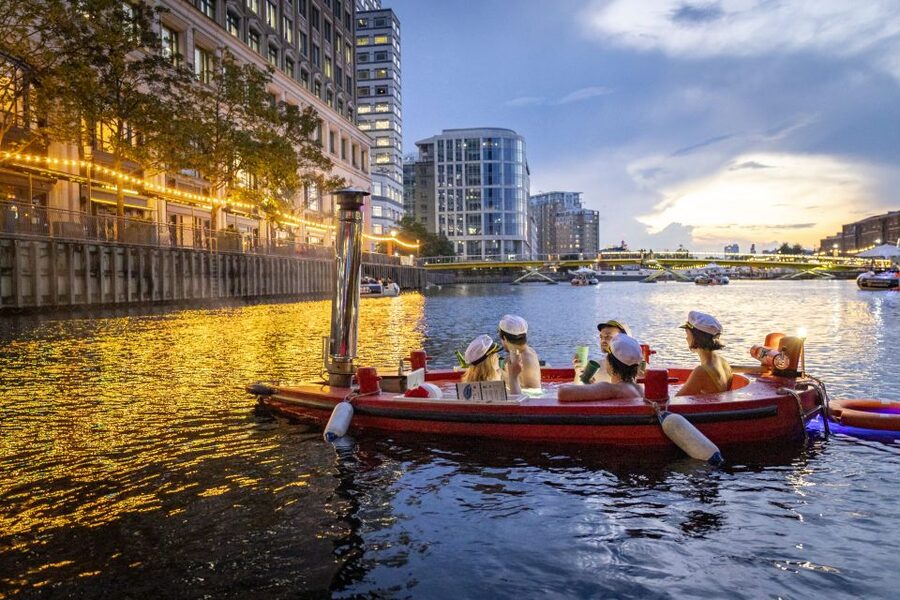 London: Hot Tub Boat Guided Historical Docklands Cruise - What to Bring (and What You Can Skip)
