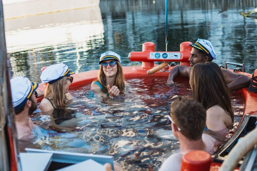 London: Hot Tub Boat Guided Historical Docklands Cruise - Who This Is For, and Who Should Skip It