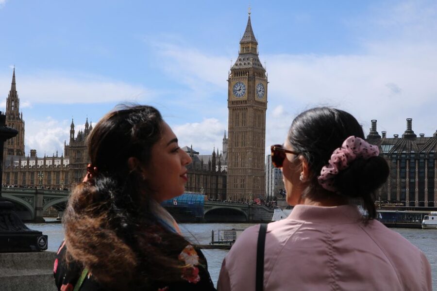 London: Insta Worthy Photoshoot Tour (customisable) - What happens during the shoot, especially if you are camera shy