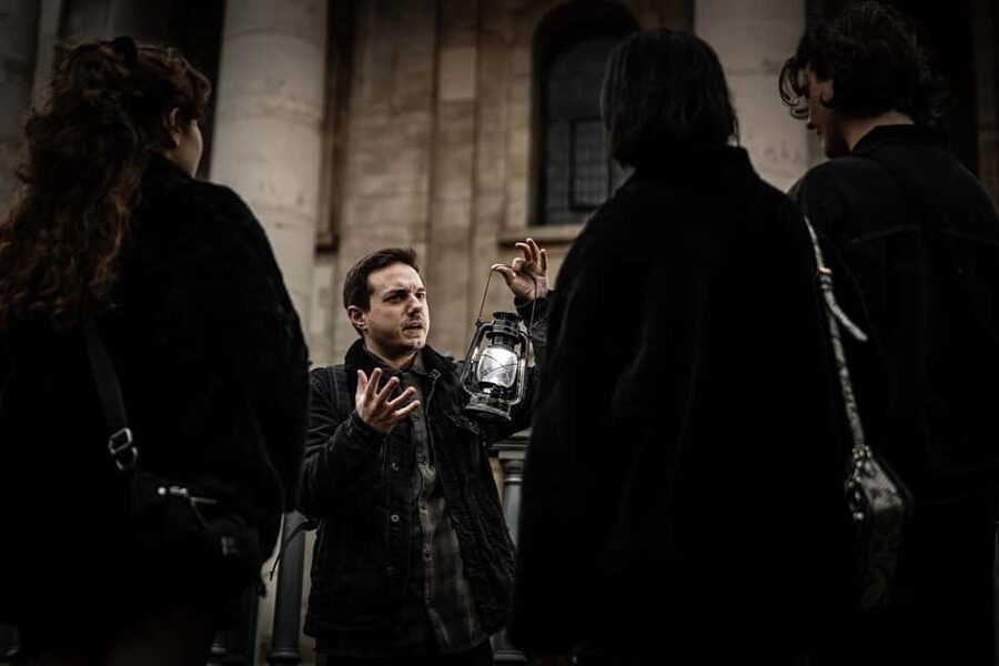 London: Interactive Jack the Ripper Night Walking Tour - The interactive detective pack: how to use it without overthinking