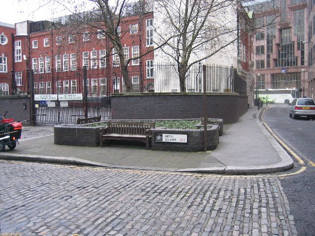 London: Jack the Ripper Evening Walking Tour - Aldgate start, smooth flow, and why the pace matters