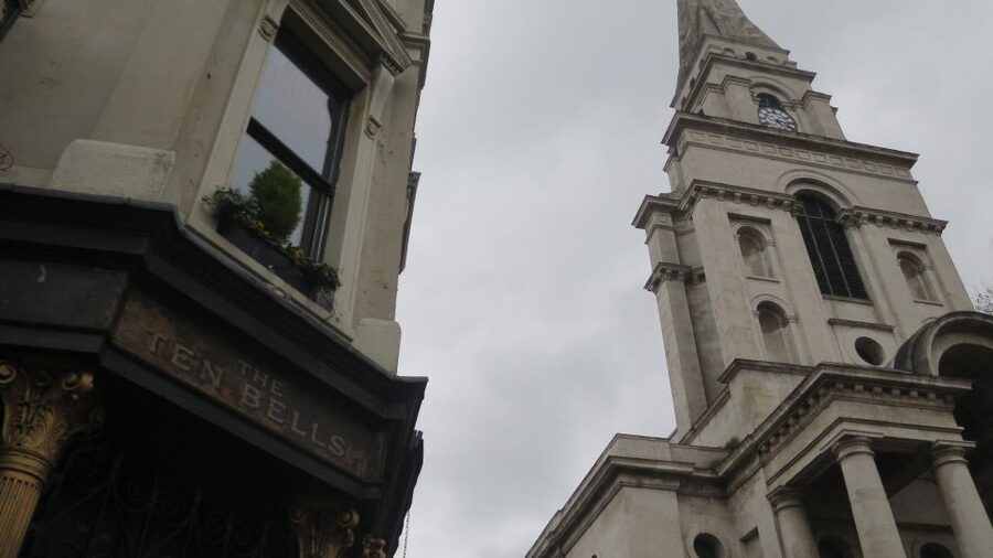 London: Jack the Ripper tour in Spanish (RLA Winner) - Language and pacing: who this tour fits best