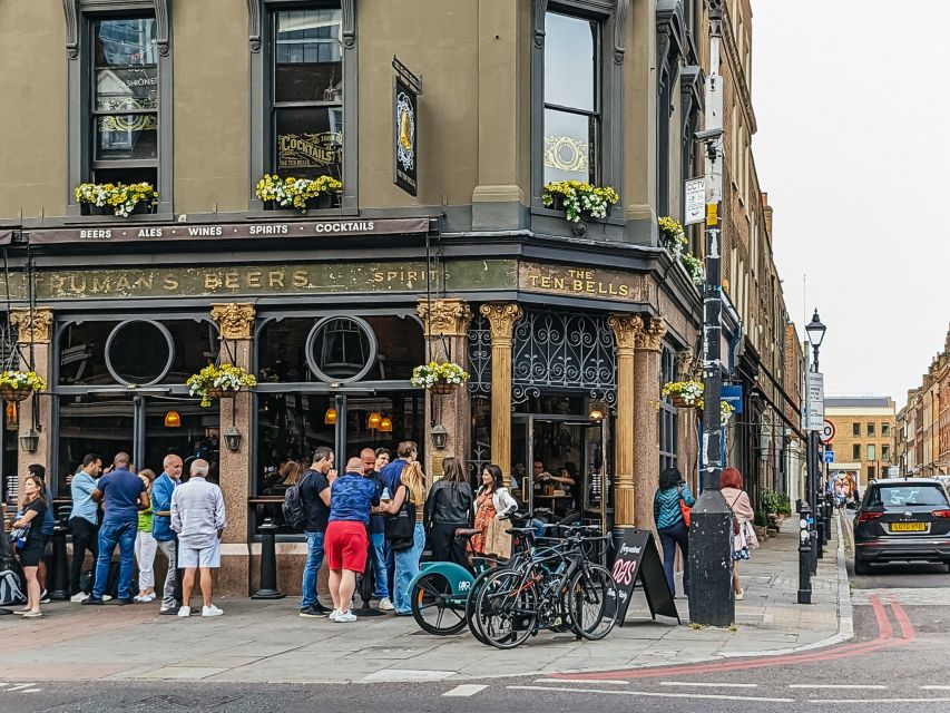 London: Jack the Ripper Tour with Immersive Ripper Vision - Meeting point by Whitechapel Art Gallery, then an intro that sets the tone