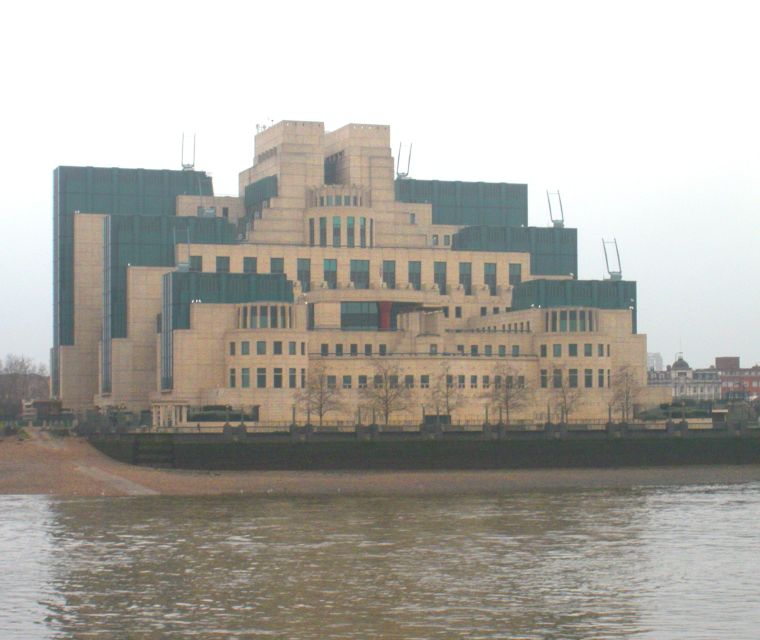 London: James Bond Shooting Locations Tour by Black Taxi - The Black Taxi experience, and why it makes the film talk work