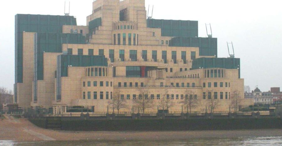 London: James Bond Shooting Locations Tour by Black Taxi - Cars and martinis: Bentley, Aston Martin, and the first dry martini line