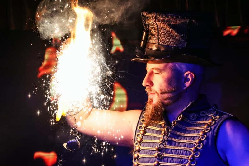 London: Kabaret Exposé - Dinner with burlesque cabaret: 2, 3, or 5 courses