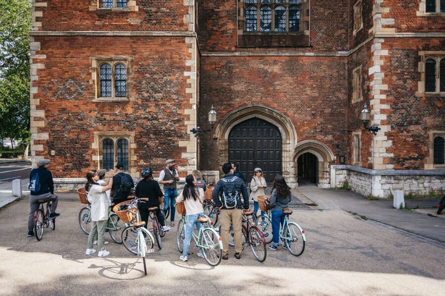 London: Landmarks & Secrets Bike Tour with Pub & Street Art - Royal Palaces, St James’s Park, and Buckingham Palace Watching