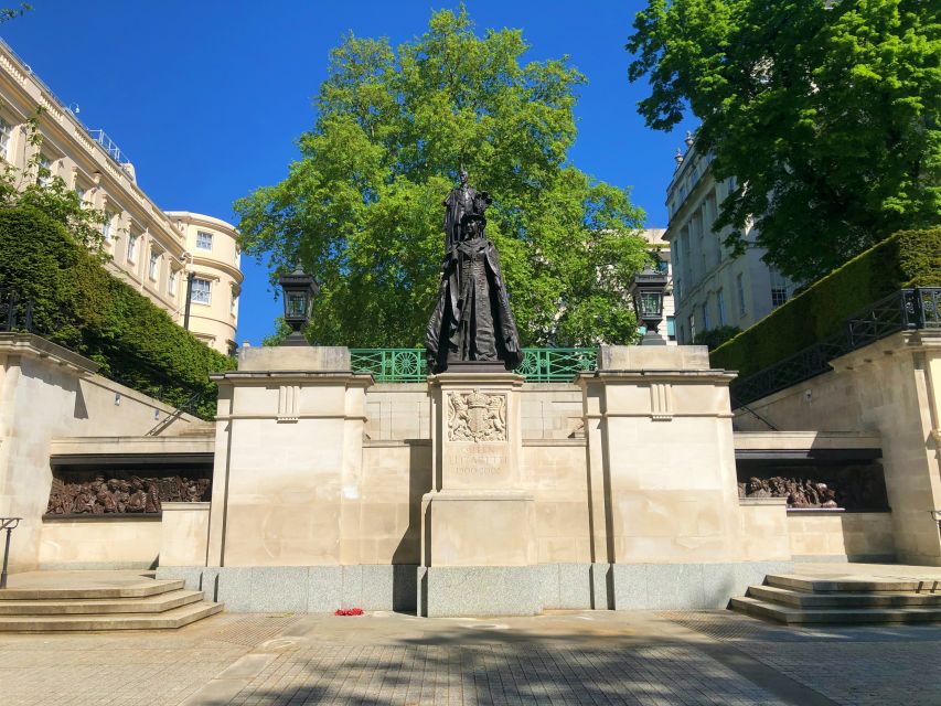 London: Life and Legacy of Queen Elizabeth II Private Tour - Meeting at Green Park: finding the Constance Fund Fountain of Diana