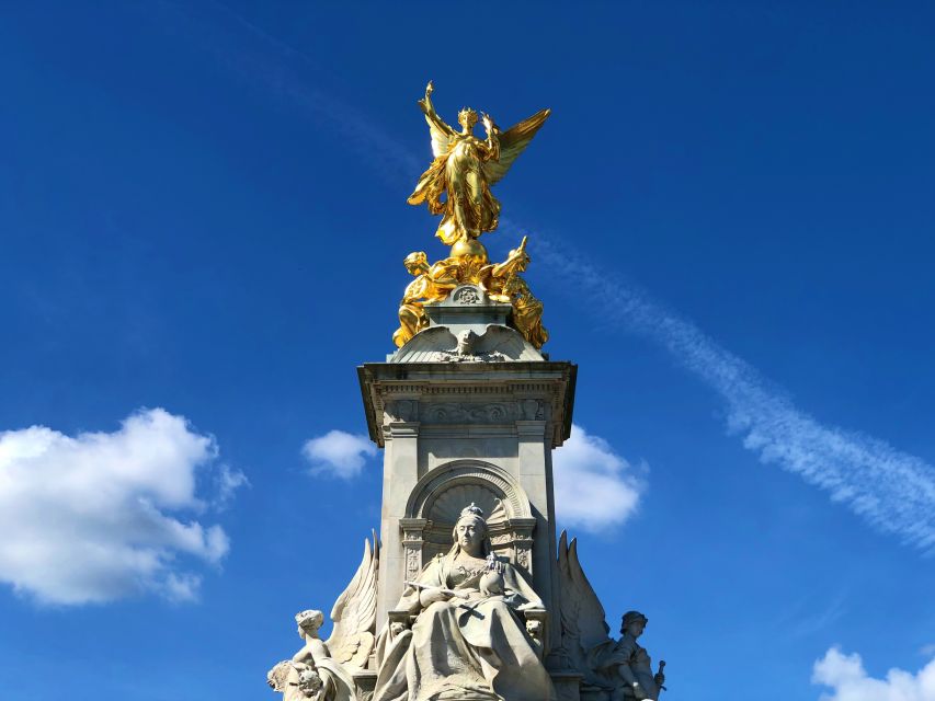 London: Life and Legacy of Queen Elizabeth II Private Tour - Platinum Jubilee and national mourning: why timing matters on this tour