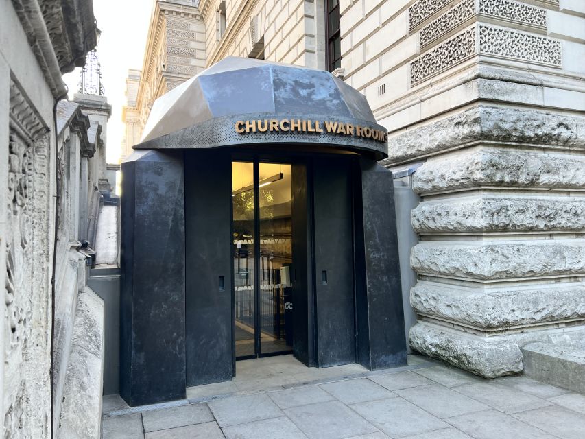London: London in WW2 and Churchill War Rooms Entrance - Downing Street and Whitehall: where the decisions got made
