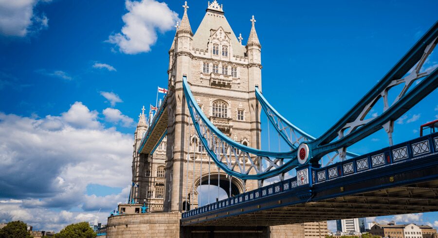 London: London Sightseeing Walking Tour with 30+ Sights - The short Tube ride: why it matters for a 5-hour plan
