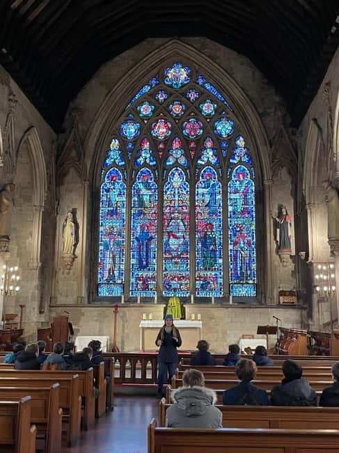 London: Medieval Tales and Martyrs Walking Tour - Smithfield Market and the Old Bailey area: quick looks with purpose