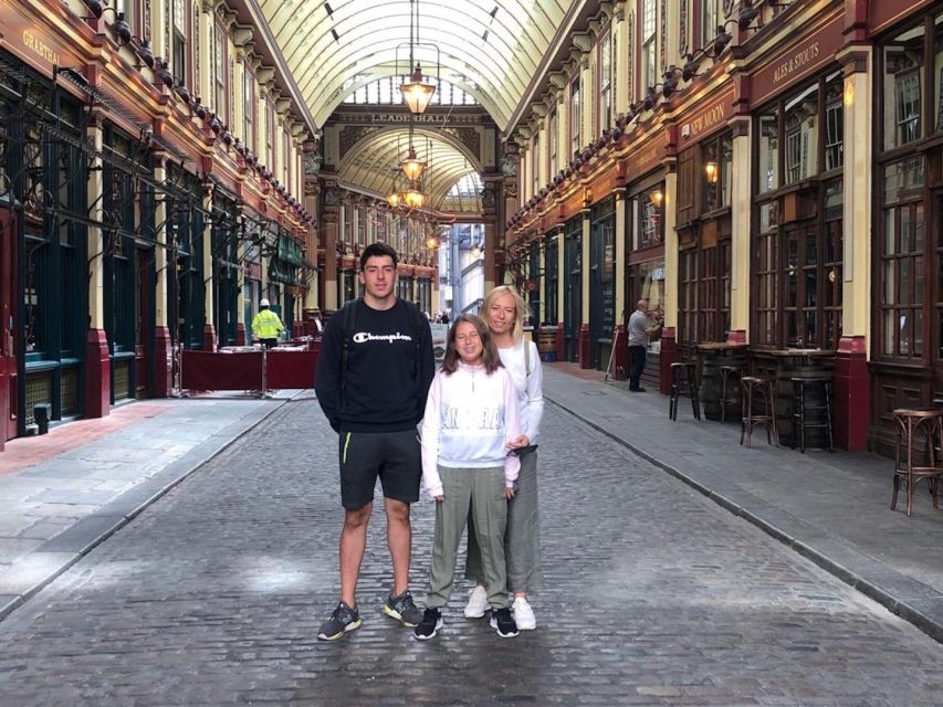 London: Monuments & Back Streets Guided Tour in Black Taxi - A Haunted Pub, Plus London Pop Culture Spots You Might Want To Keep Watching For