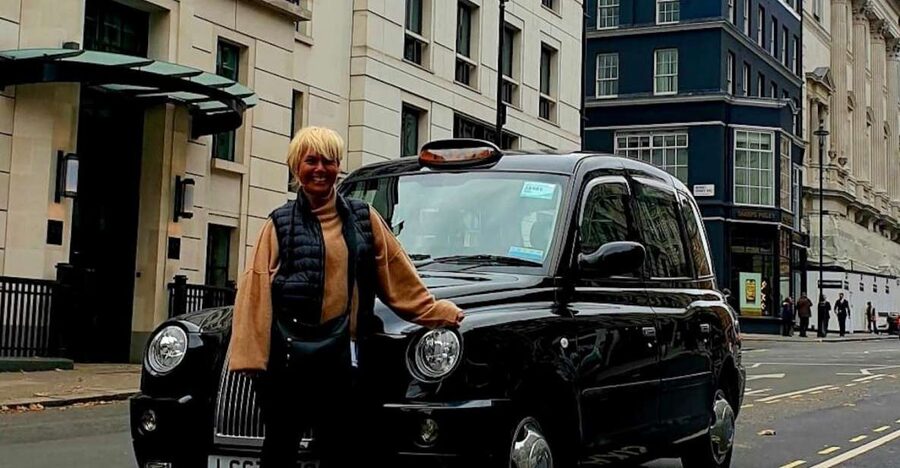 London: Monuments & Back Streets Guided Tour in Black Taxi - The Real Value: $673 For Up To 6, Private Pickup, 4 Hours