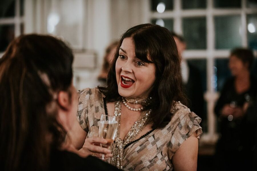 London: Murder Mystery Cruise With 3-Course Dinner - Welcome drink, assigned tables, and when dinner happens