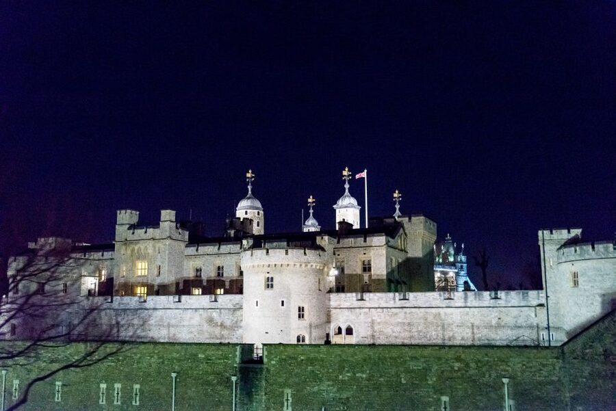 London: Nighttime Open-Top Sightseeing Tour with Live Guide - Trafalgar Square to Piccadilly Circus: Old Meets Neon