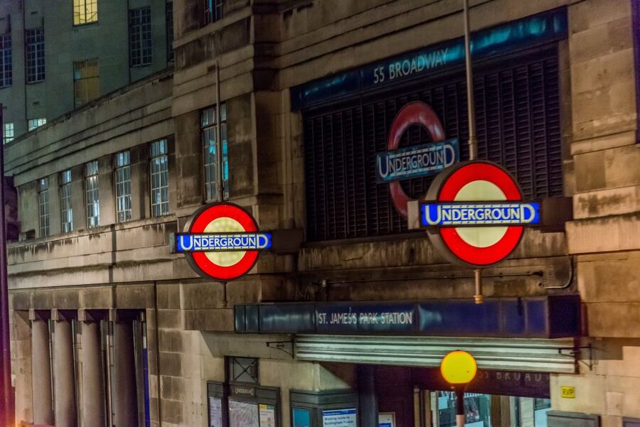 London: Nighttime Open-Top Sightseeing Tour with Live Guide - Buckingham Palace, St James’s, and the Royal-Adjacent Views