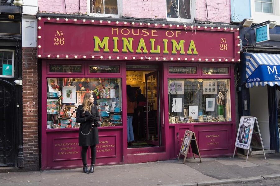 London: Notting Hill, Highlights & Markets Private Tour - House of MinaLima and the National Gallery: art stops that teach your eyes