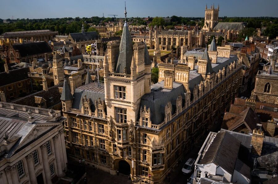 London: Oxford and Cambridge University Town Tour with Guide - Price and value: is $114 a fair deal for this format?