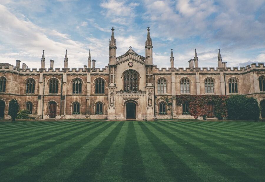 London: Oxford and Cambridge University Town Tour with Guide - Meeting point in London, and how to keep the morning easy