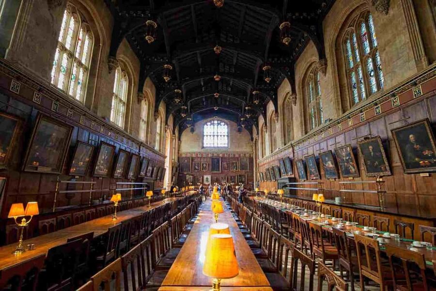 London: Oxford Tour with Christ Church & Bodleian Library - Meet your Oxford student guide and why the group size matters