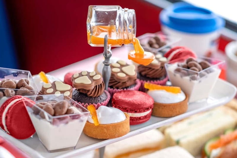 London: Paddington Bear Themed - Afternoon Tea Bus Tour - Big Ben to Piccadilly Circus, How to Read the Views