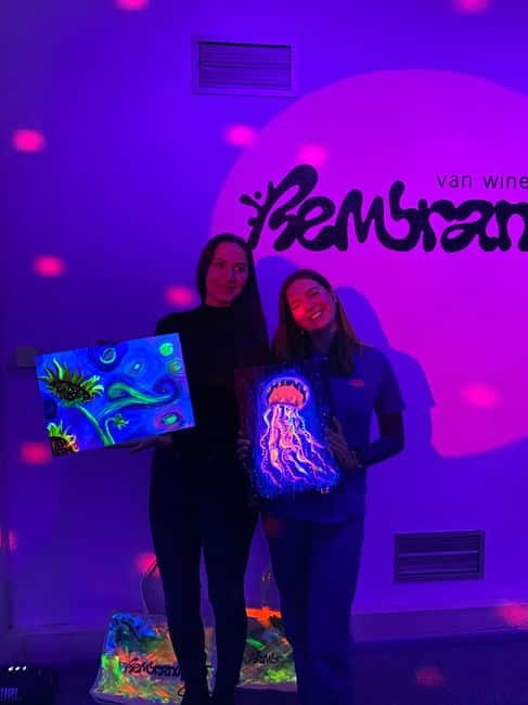 London: Paint and Sip in the Dark with Bottomless Drinks - Key things to know before you go