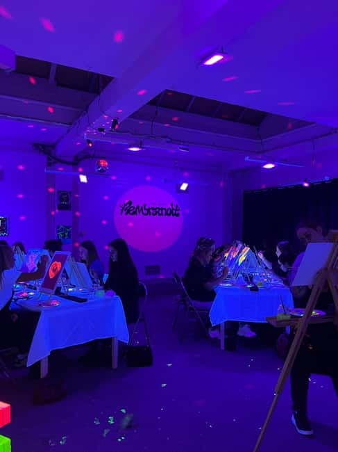 London: Paint and Sip in the Dark with Bottomless Drinks - Accessibility, language, and practical expectations