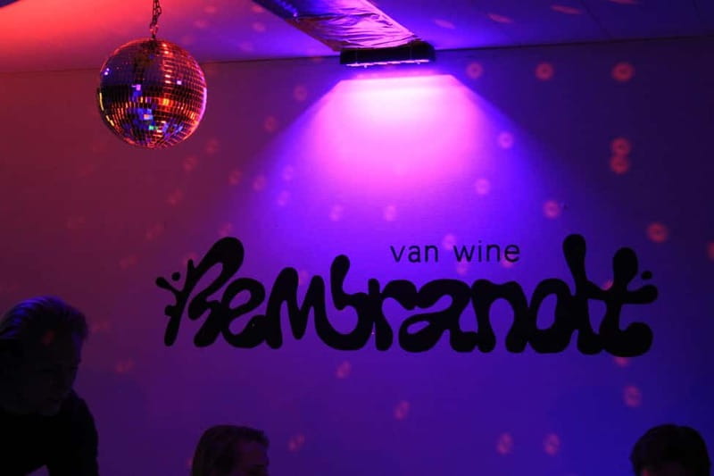 London: Paint and Sip in the Dark with Bottomless Drinks - Bottomless drinks: a fun bonus, not the whole plan