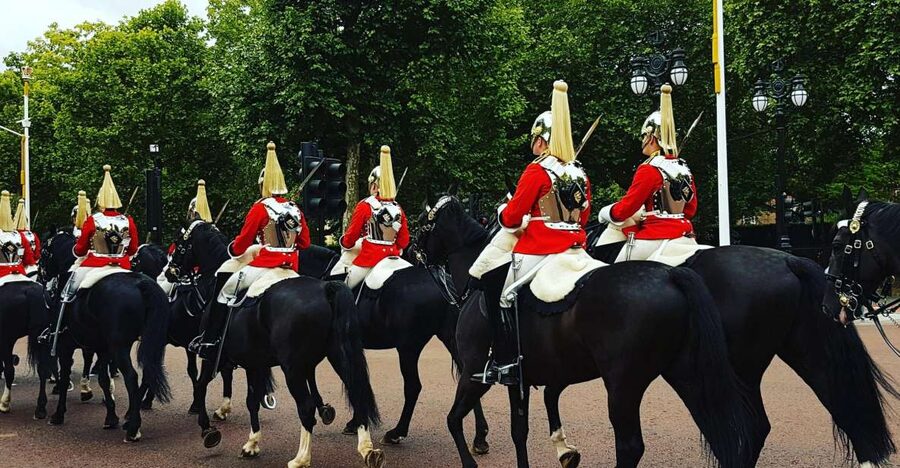 London: Palaces and Parliament Walking Tour - Green Park to Buckingham Palace: how the Changing of the Guard fits your schedule