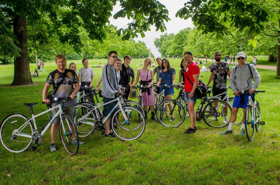 London: Parks and Palaces Guided Morning Bike Tour - Meeting at Hilton London Hyde Park, then rolling into Kensington