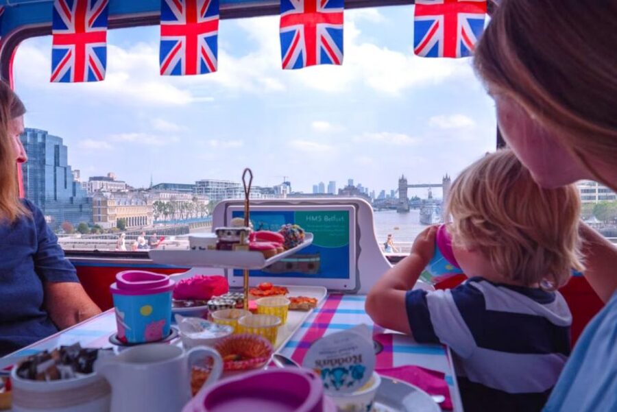 London: Peppa Pig Bus Tour with Entertainment - How the Sightseeing Portion Actually Flows