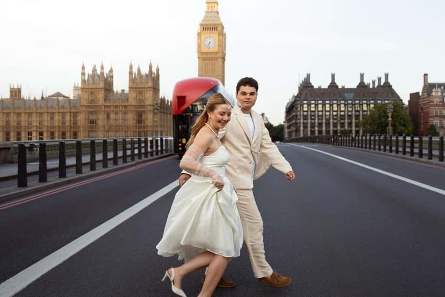 London Portraits Tour – Receive All Photos Same Day - Entering Westminster: a smart 1-hour portrait route