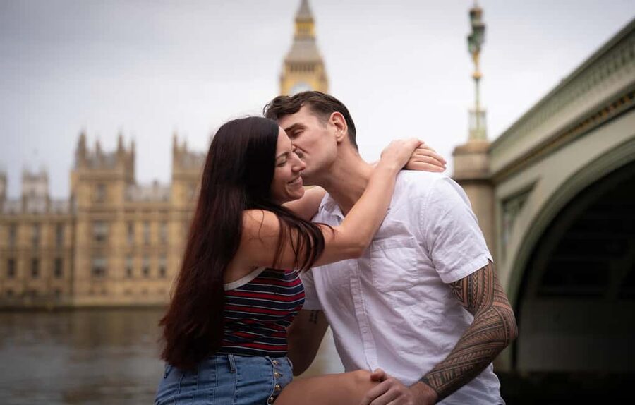 London Portraits Tour – Receive All Photos Same Day - London Eye stop: classic views with real photo coaching