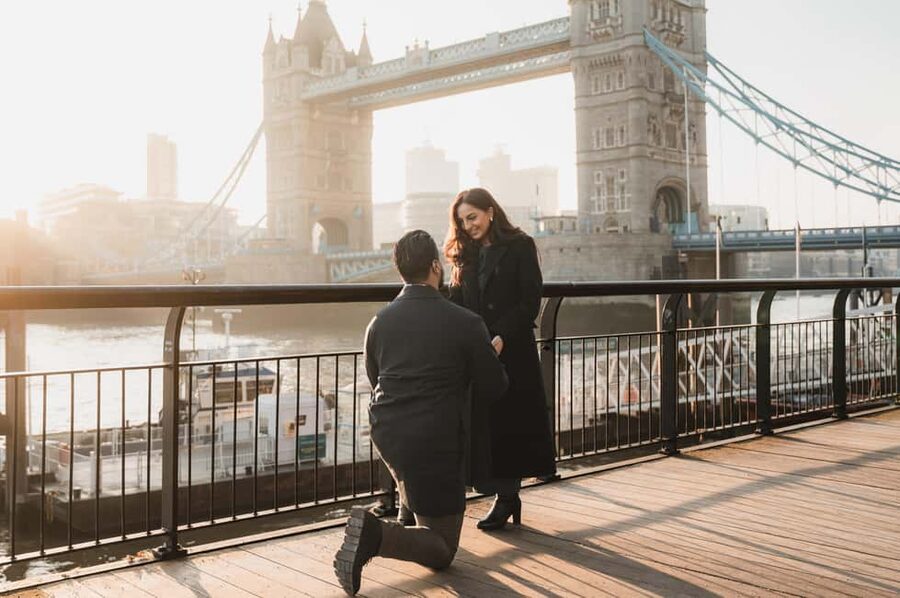 London Portraits Tour – Receive All Photos Same Day - Big Ben for 30 minutes: variety without feeling repetitive