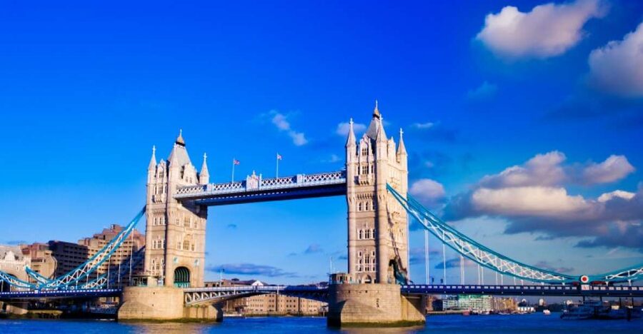 London Private 4-Hour Taxi Tour - Why a London black cab works so well for a short private tour