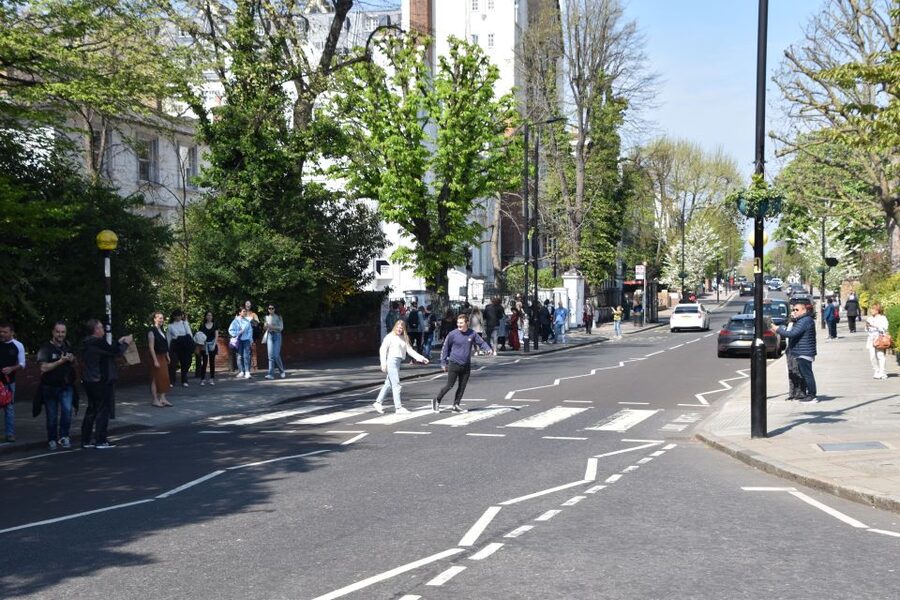 London: Private Beatles Taxi Tour - Abbey Road and the photo moment you will actually want