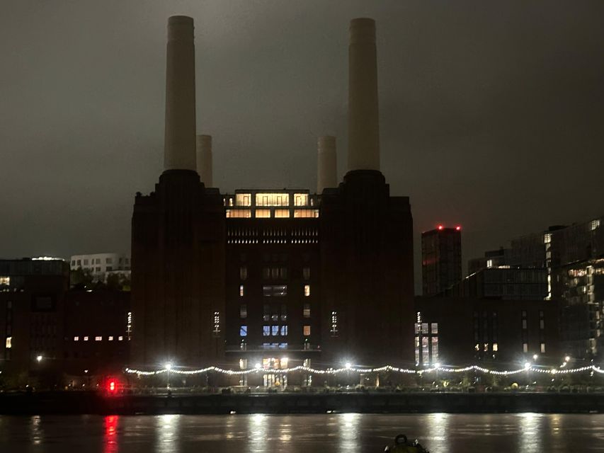 London: Private Black Cab Night Tour with Hotel Pick Up - Buckingham Palace, Trafalgar Square, and the West End glow