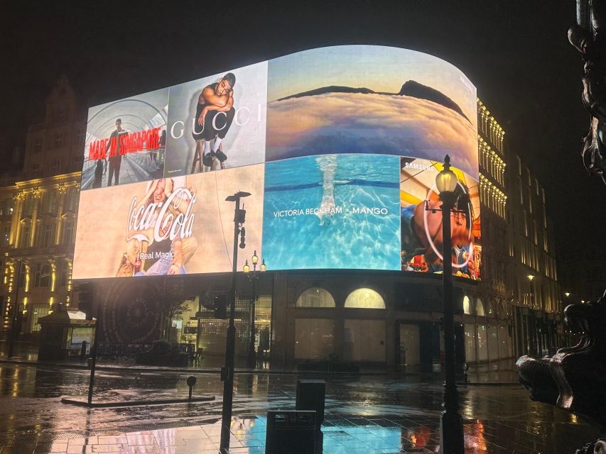 London: Private Black Cab Night Tour with Hotel Pick Up - Guides, flexibility, and how photo stops actually work