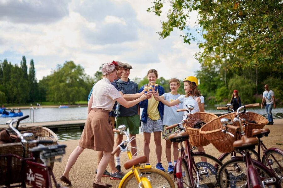 London: Private Family Guided Bike Tour with Childseats - What the Street Art Session Adds (Besides Fun)